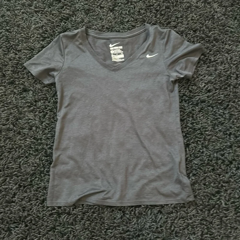 🍍NIKE DRI FIT V NECK🍍sz small🍍AK